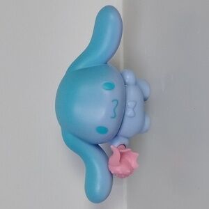 Hello Kitty and Friends Ombre Tropical Party Cinnamoroll with Shell Figure